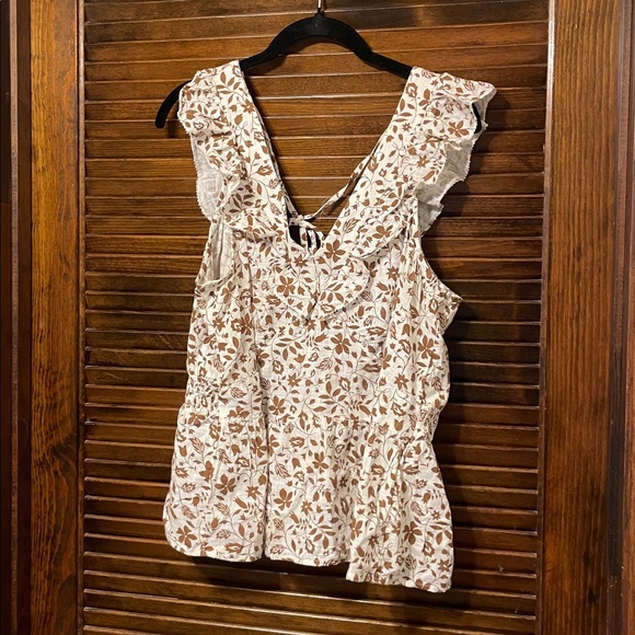 Old Navy Cream & Brown Flutter Sleeve Floral V Neck Top - Picture 3 of 7
